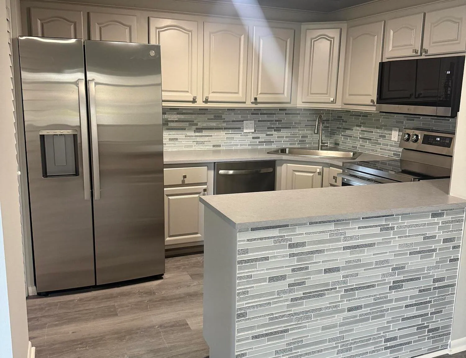2 bed, 2.0 bath, 937 sqft, $2,200 — Photo 1