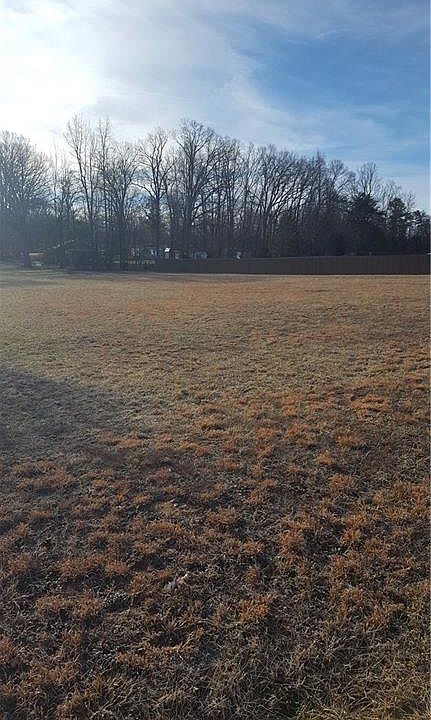 1st image of 701 Commons Dr