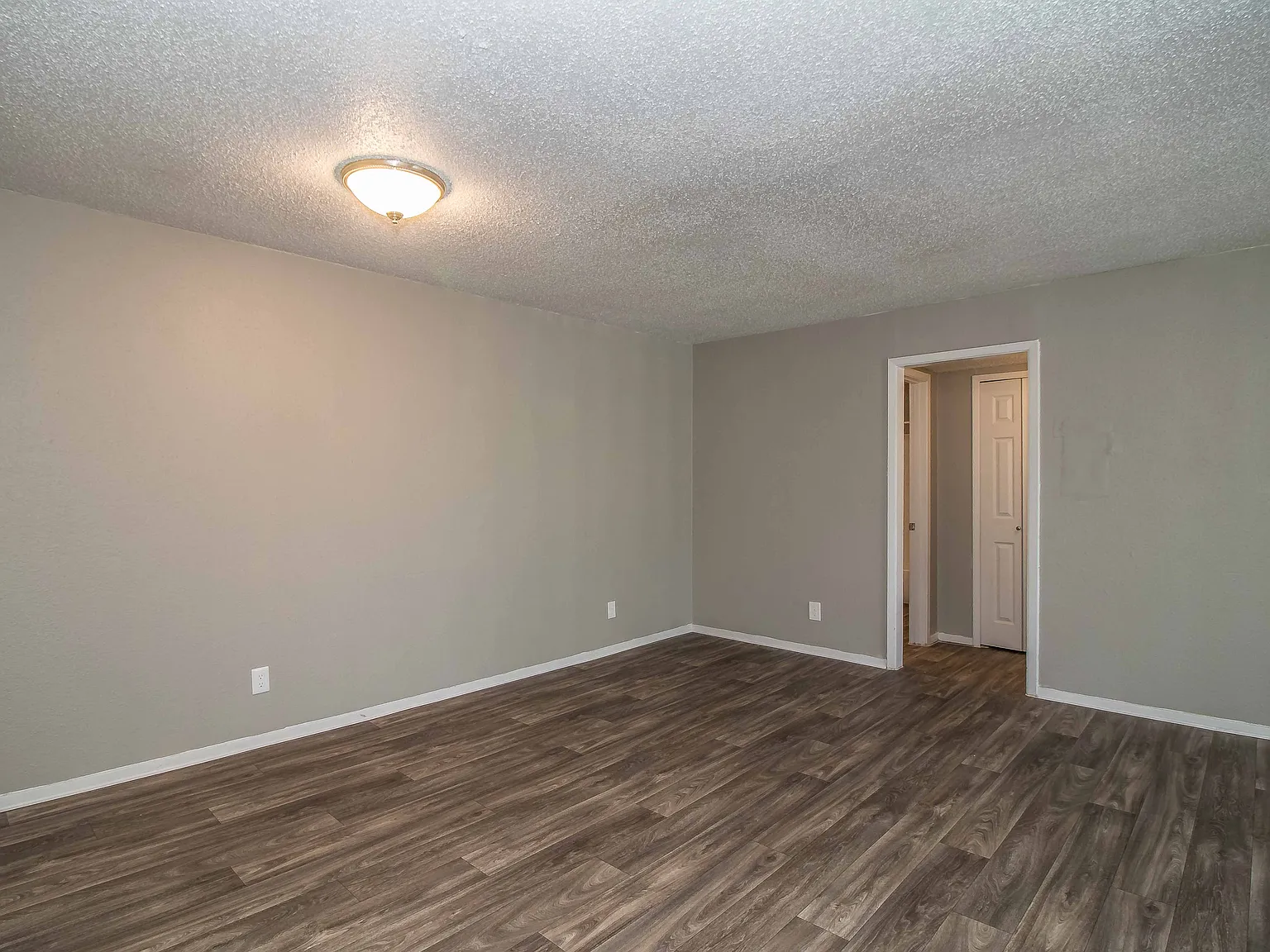 Verano Oaks Apartments — Photo 4