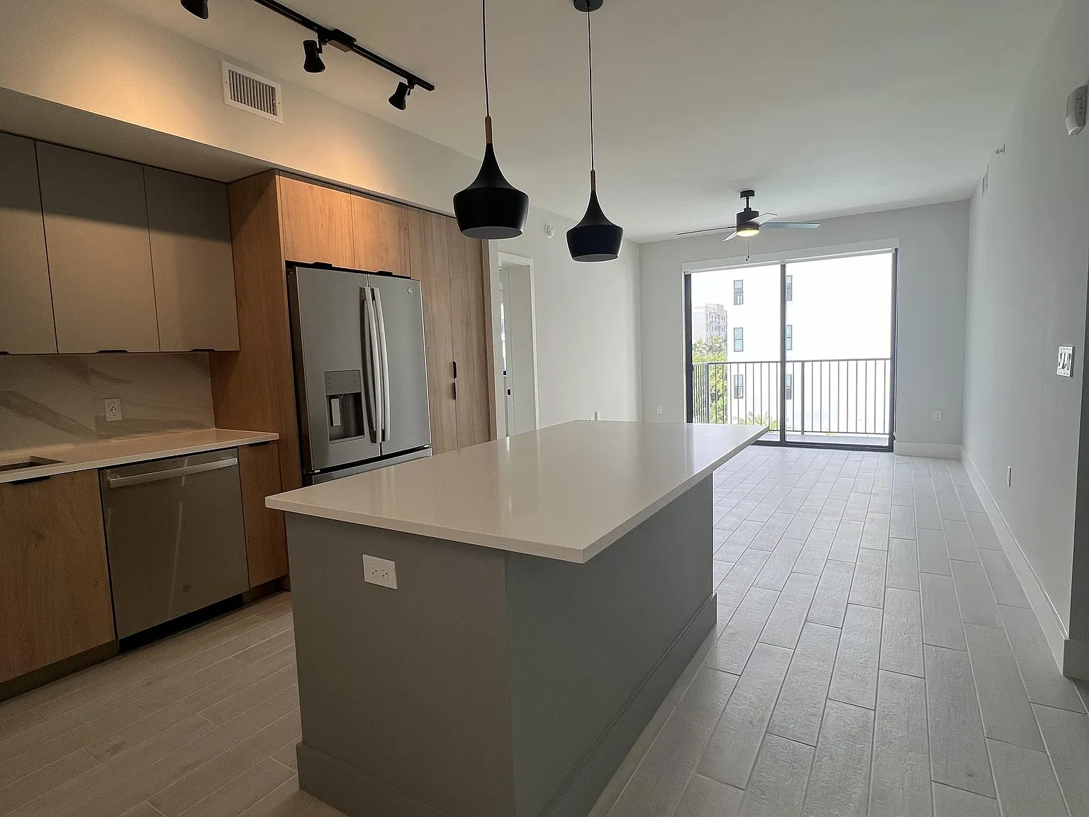 2520 NE 182nd St — Photo 1