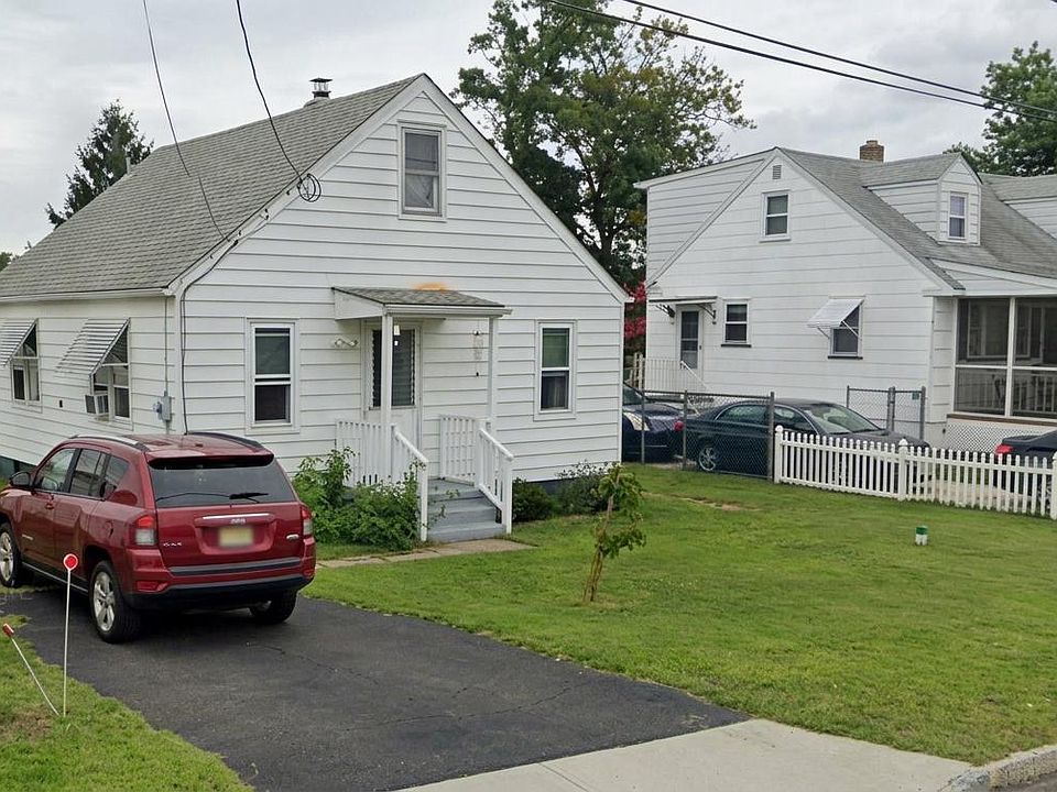 1st image of 20 Goodyear Ln