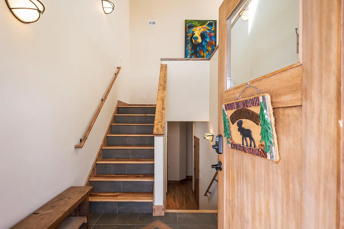 Unit Photo - 250 Bergamot Dr