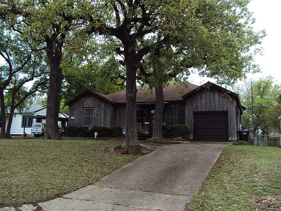 3rd image of 44 Vaughn Dr
