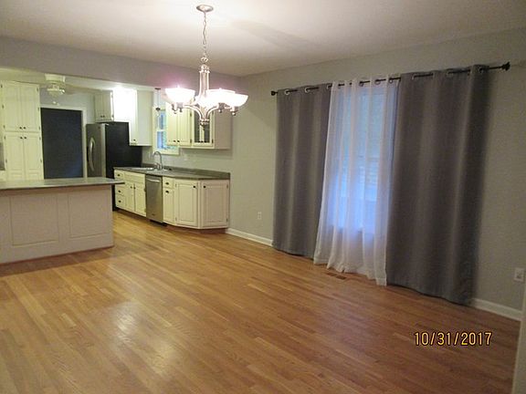4th image of 3220 Brookwood Dr