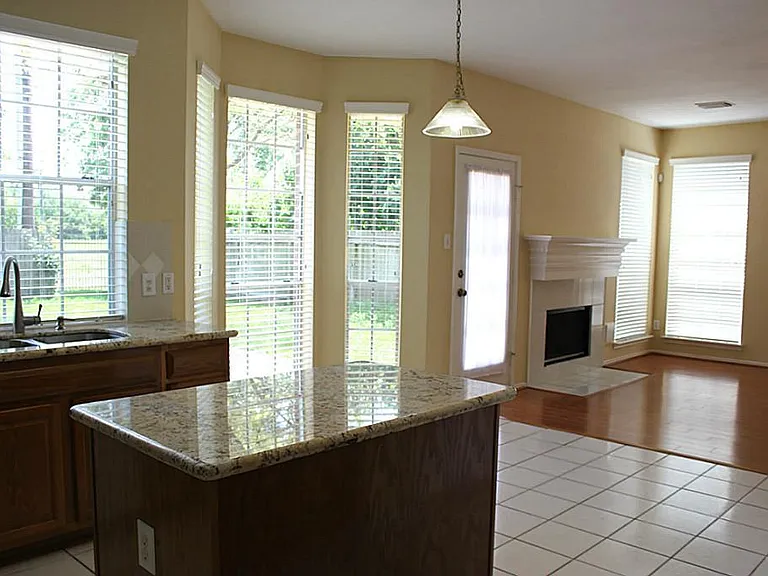 4614 Forest Home Dr — Photo 6