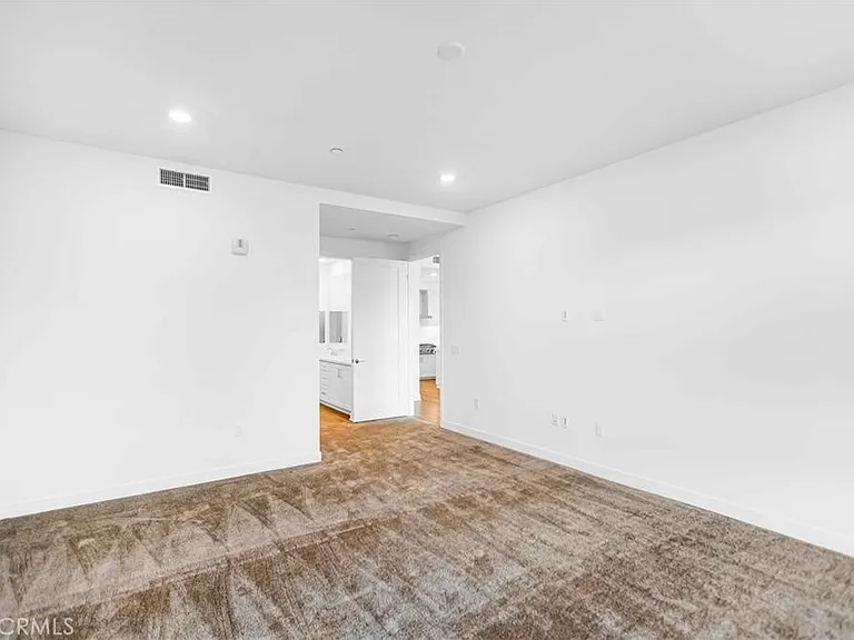 4207 Rivington — Photo 13