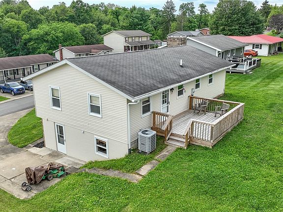4th image of 135 Pine Ln