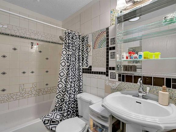 5th image of 104 W Falsby Way NE