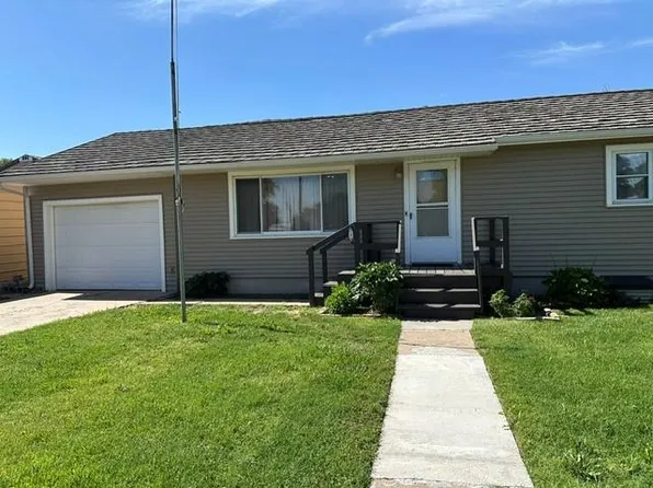 313 E Courthouse Ave, Sublette, KS 67877