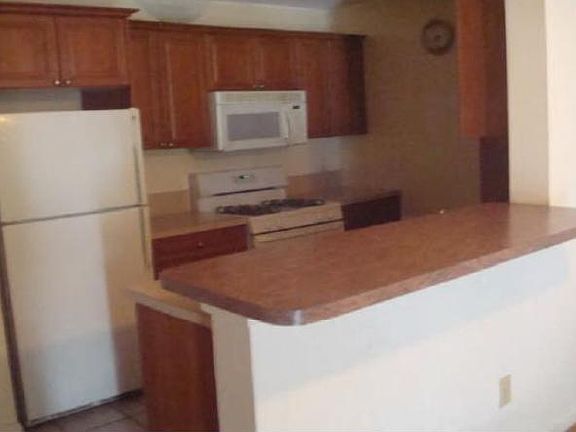 4th image of 110 Pelhamdale Ave
