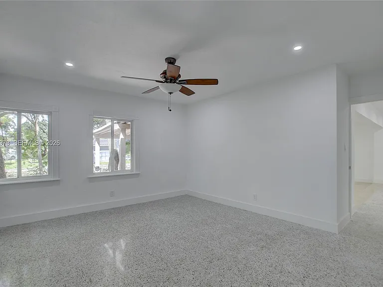 616 SW 11th Ct — Photo 30