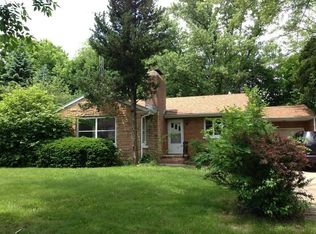 727 Queen Anne St, Woodstock, IL 60098