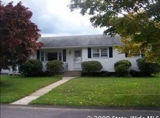 4 Murphy Cir, Middletown, RI 02842