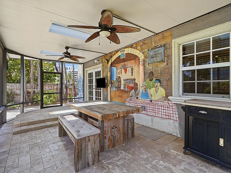 1658 Jackson St — Photo 33