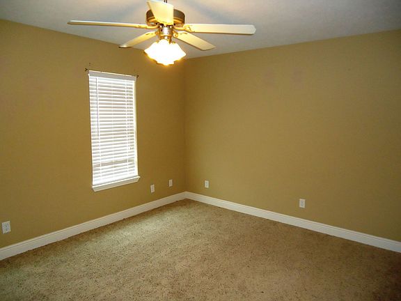 5th image of 1720 Mignonette Ln Unit A