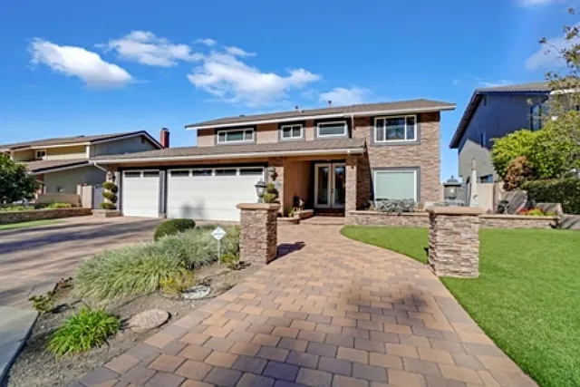 1044 S Burlwood Dr — Photo 2