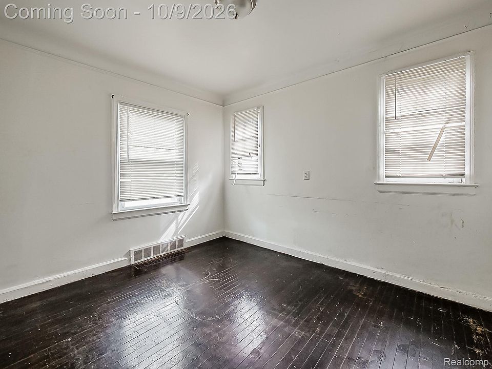 4th image of 15411 Mansfield St
