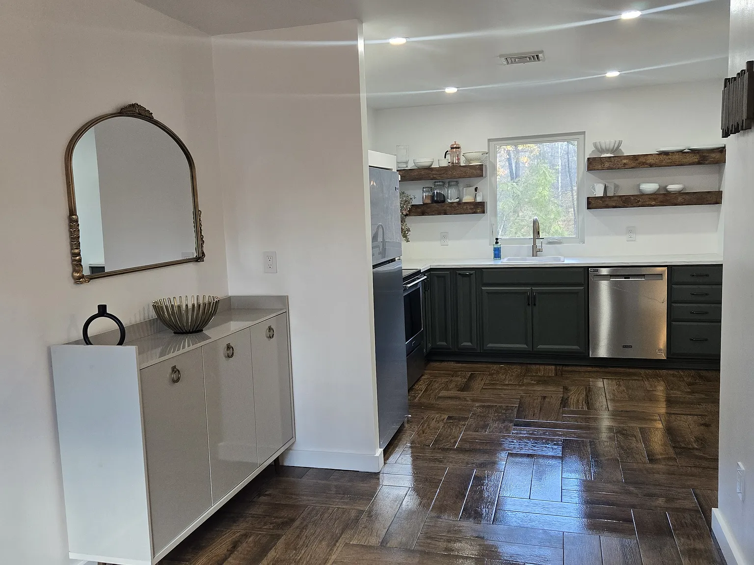 1 bed, 975 sqft, $1,740 — Photo 3