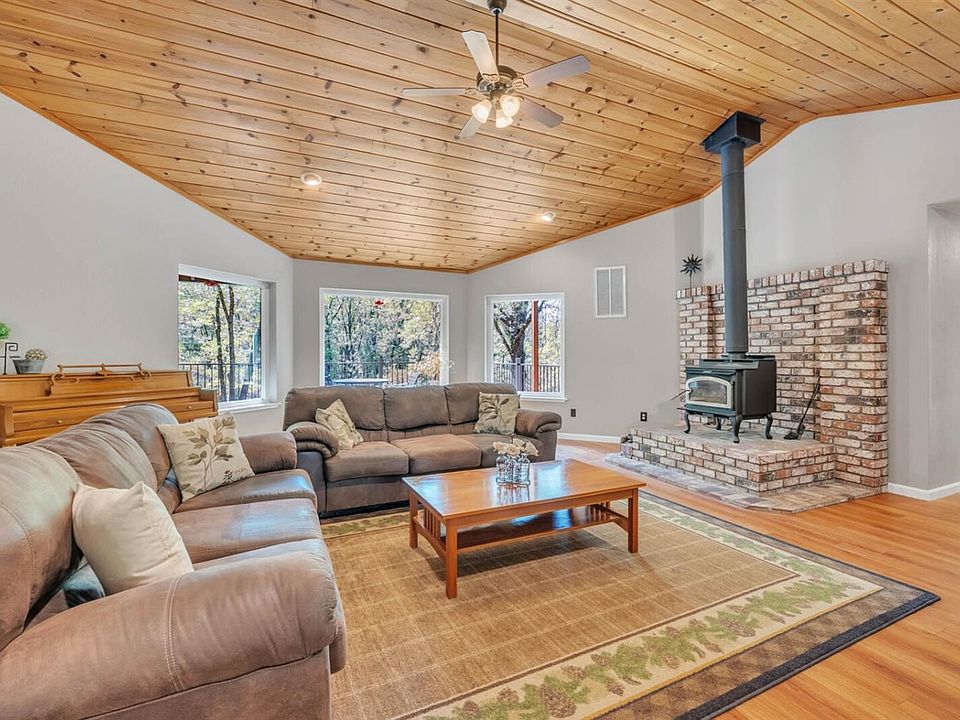 1st image of 1120 White Oak Dr