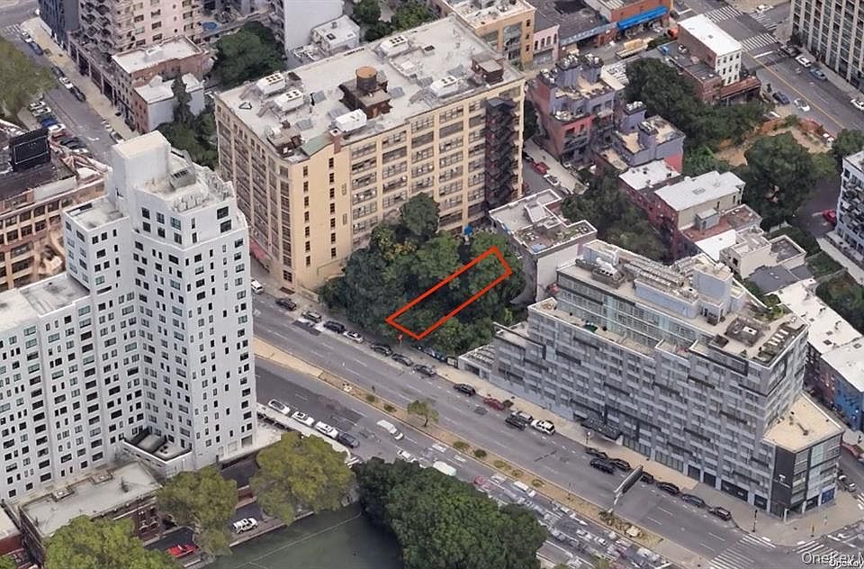 1st image of 61 Flatbush Avenue Extension