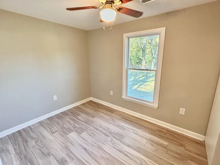 2909 Meridian St NE — Photo 5