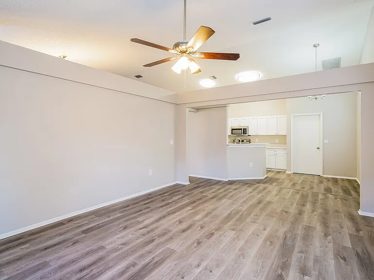 1434 Lakehurst Way — Photo 9
