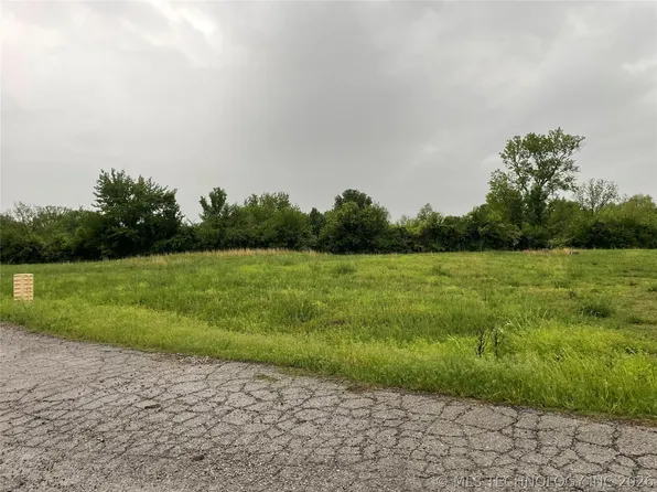 9154 E Pine Creek St, Catoosa, OK 74015