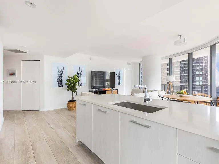 45 SW 9th St #2103 — Photo 6
