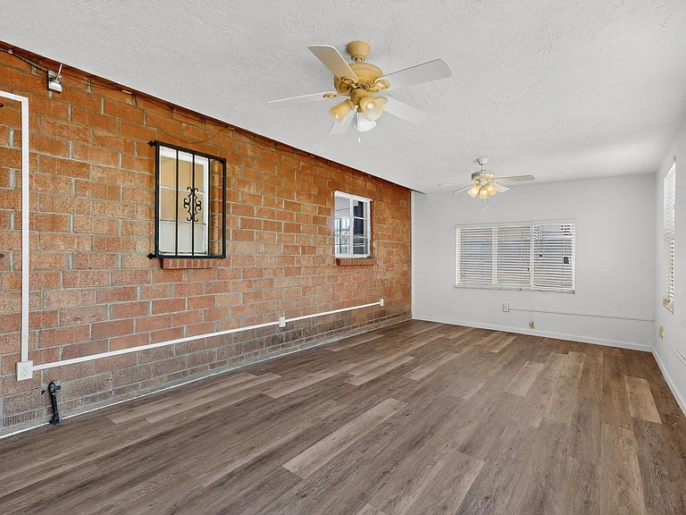 8715 Menaul Blvd NE — Photo 35