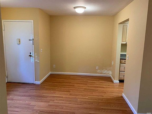 Entrance/dining area