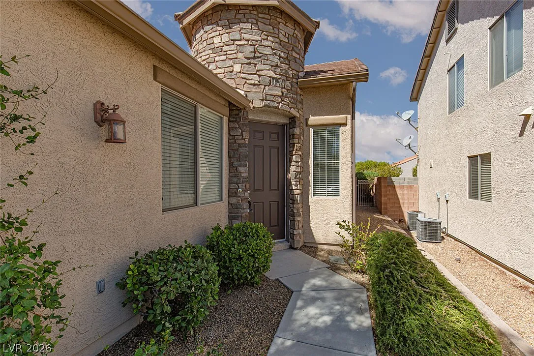 3 bed, 2.0 bath, 1776 sqft, $2,350 — Photo 4
