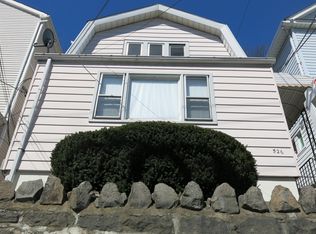 526 Undercliff Ave, Edgewater, NJ 07020