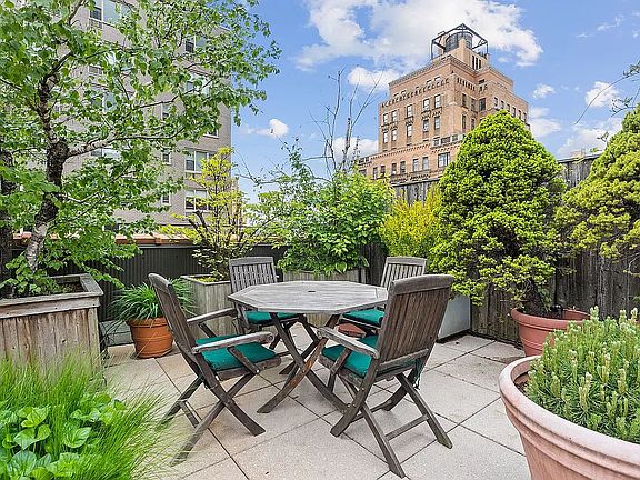 3rd image of 161 W 15th St APT 7F