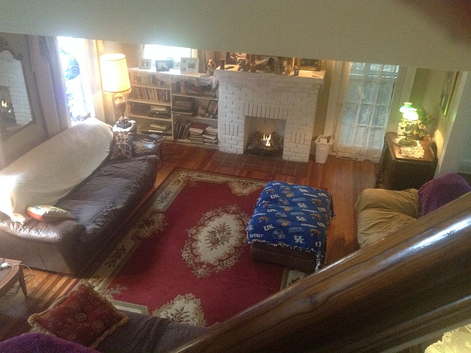 Spacious living room