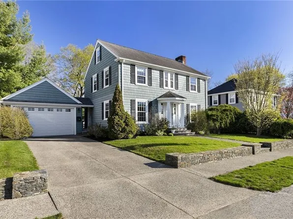 134 Ann Mary Brown Dr, Warwick, RI 02888