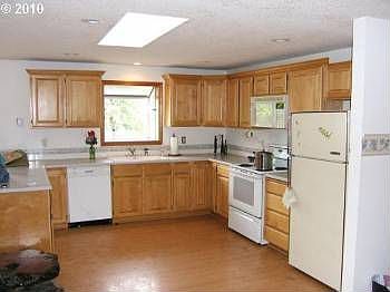 2nd image of 28650 SW Canyon Creek Rd S