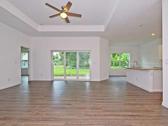 3rd image of 219 Idleview Ave