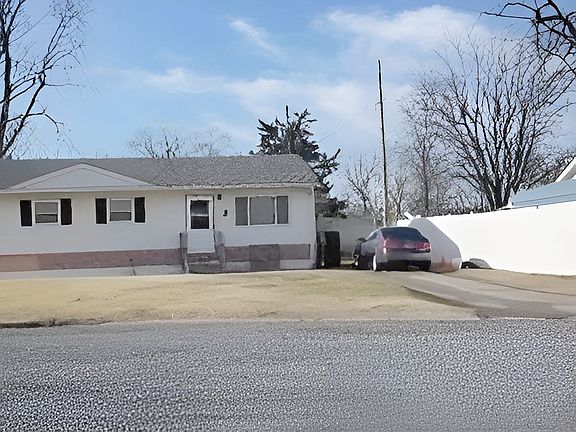 2nd image of 2636 Meadowlane Dr