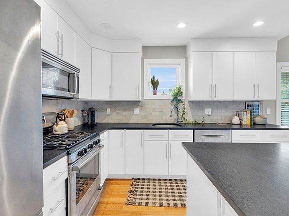 3rd image of 157 Hancock St #12