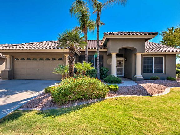 2nd image of 325 E Arabian Dr