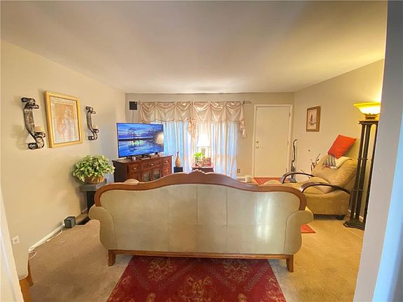 4th image of 3426 N Sadlier Dr