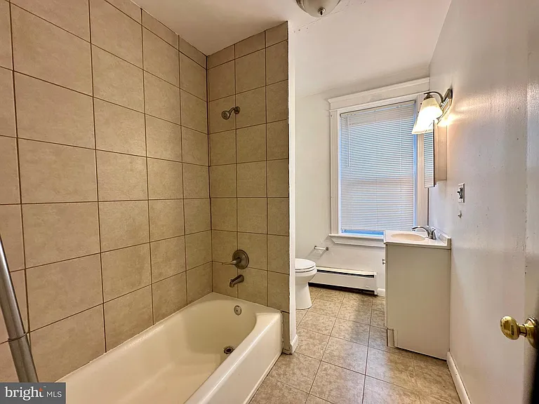 1117 W Main St #D1 — Photo 12