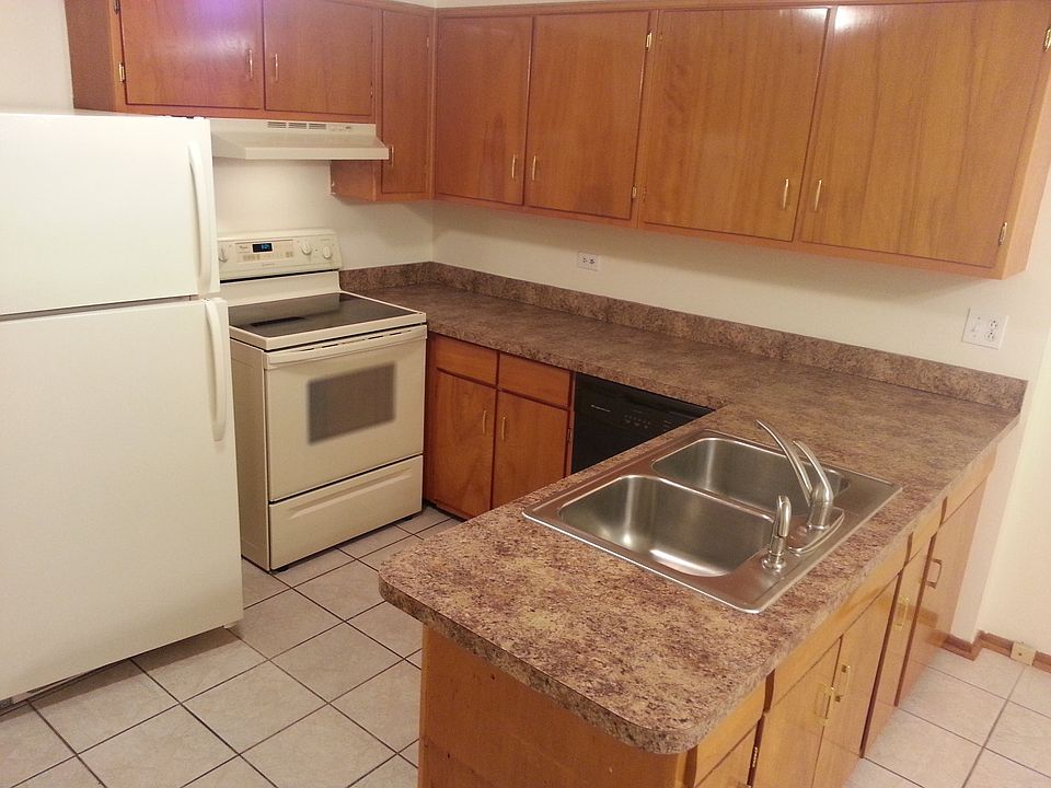 Large Kitchen with walk in pantry