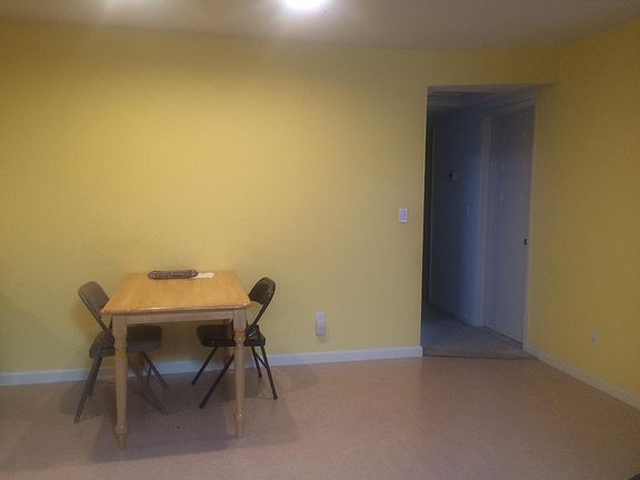 4th image of 989 Pinewood Dr