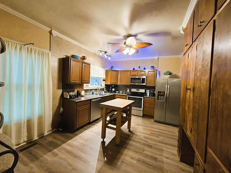 205 W Green St — Photo 9