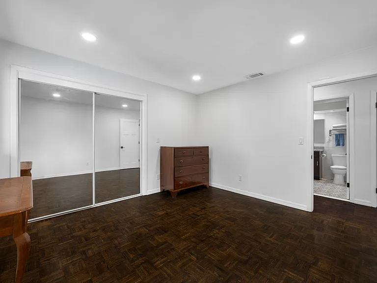 1764 Linwood Cir — Photo 32