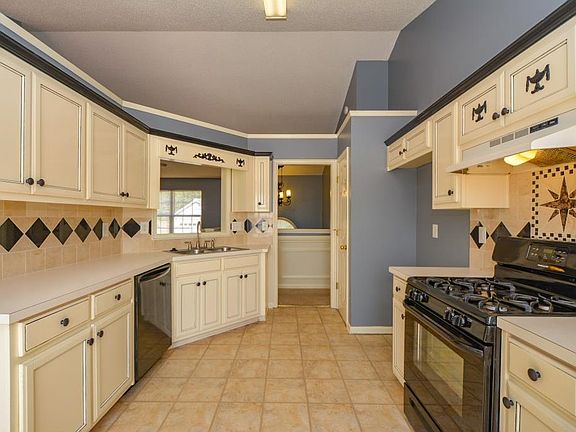 5th image of 880 Ashland Park Way