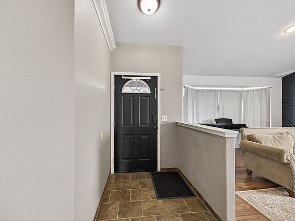 5th image of 407 Flora Dr