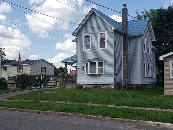 4th image of 211 Francis St