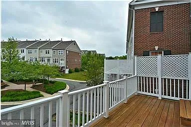 715 Pleasant Dr — Photo 3